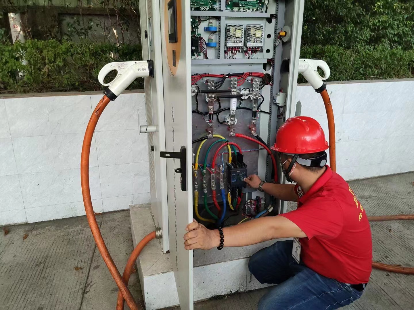 新能源充電樁檢查